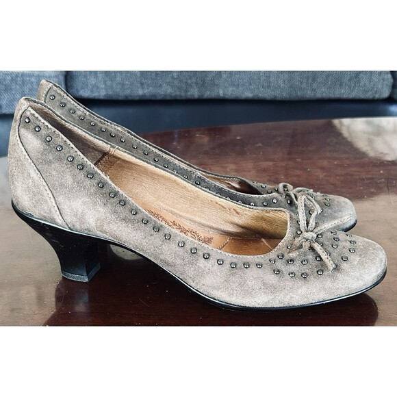 Sofft Womens Kalliope Pump Size 7 Taupe Suede Studded Low Heel Dress Shoe Comfy - Picture 1 of 6